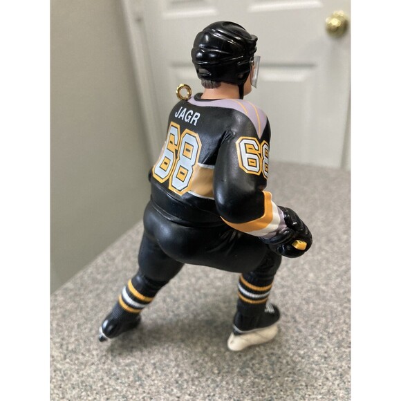 Hockey  2001 Hallmark Keepsake Ornament JAROMIR JAGR Pittsburgh Penguins Hockey - Picture 10 of 16